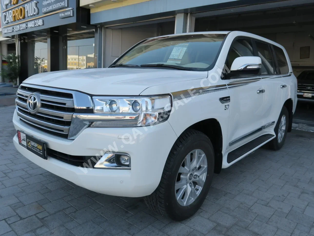 Toyota  Land Cruiser  VXR  2021  Automatic  34,000 Km  8 Cylinder  Four Wheel Drive (4WD)  SUV  White