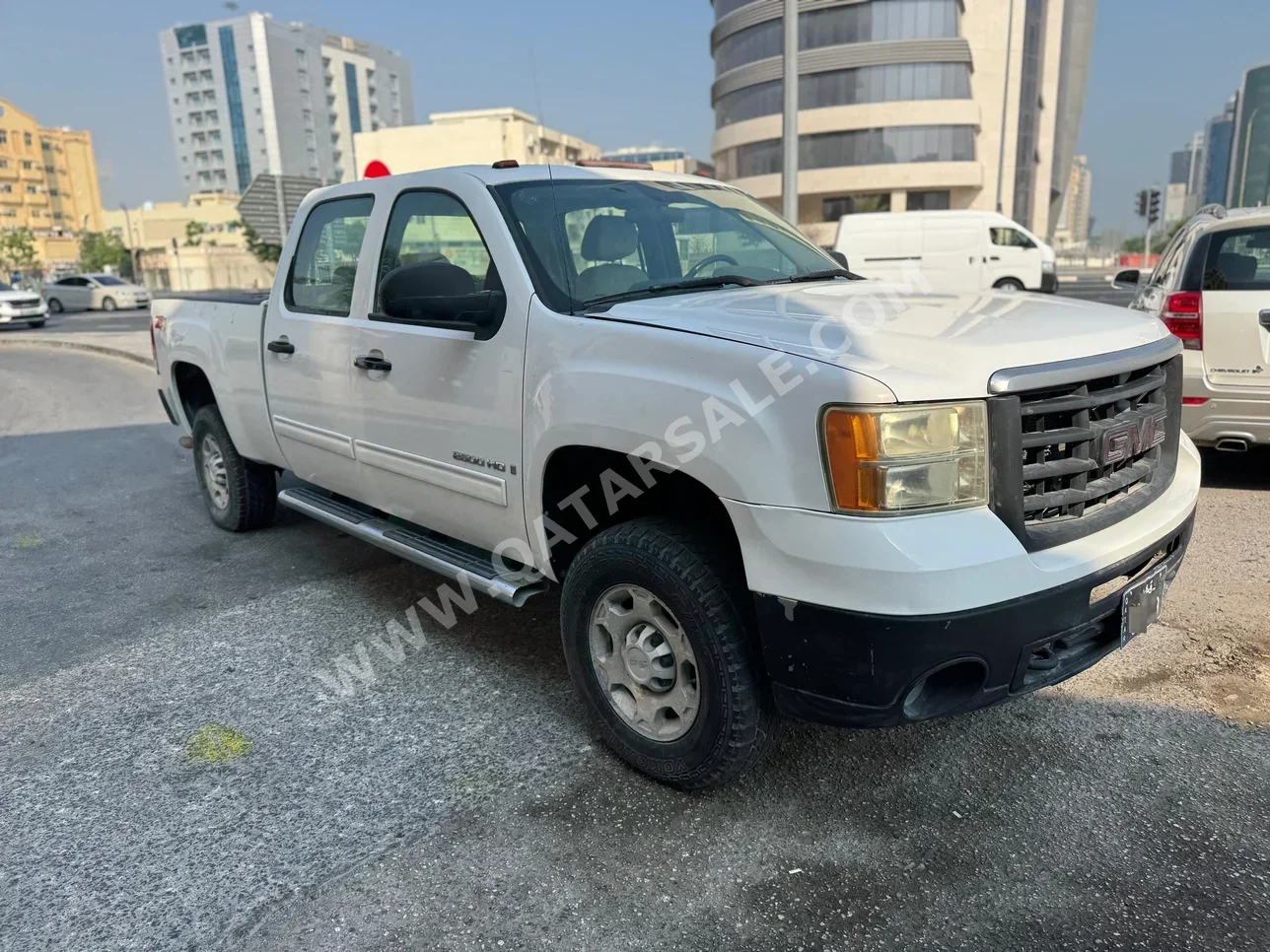 GMC  Sierra  2500 HD  2009  Automatic  334,000 Km  8 Cylinder  Four Wheel Drive (4WD)  Pick Up  White