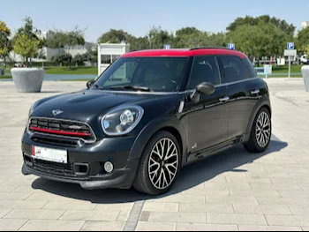 Mini  Cooper  CountryMan  2016  Automatic  136,000 Km  4 Cylinder  Rear Wheel Drive (RWD)  Hatchback  Black