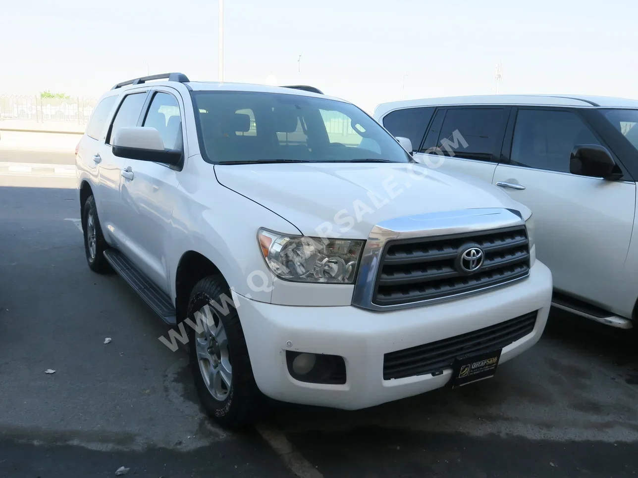 Toyota  Sequoia  2013  Automatic  356,000 Km  8 Cylinder  Four Wheel Drive (4WD)  SUV  White