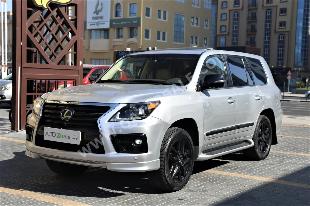 Lexus  LX  570  2013  Automatic  336,300 Km  8 Cylinder  Four Wheel Drive (4WD)  SUV  White