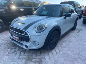 Mini  Cooper  S  2018  Automatic  106,000 Km  4 Cylinder  Front Wheel Drive (FWD)  Hatchback  Gray