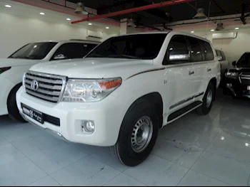 Toyota  Land Cruiser  VXR  2012  Automatic  220,000 Km  8 Cylinder  Four Wheel Drive (4WD)  SUV  White