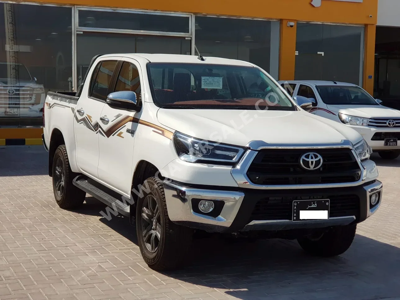 Toyota  Hilux  2024  Automatic  6,000 Km  4 Cylinder  Four Wheel Drive (4WD)  Pick Up  White  With Warranty