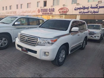 Toyota  Land Cruiser  GXR  2014  Automatic  279,000 Km  8 Cylinder  Four Wheel Drive (4WD)  SUV  White