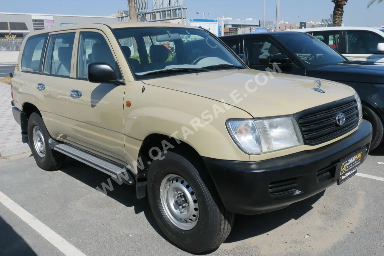 Toyota  Land Cruiser  G  2001  Manual  145,000 Km  6 Cylinder  Four Wheel Drive (4WD)  SUV  Beige