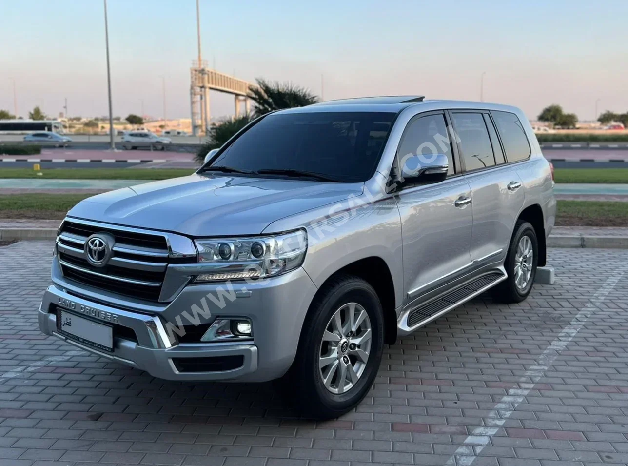 Toyota  Land Cruiser  GXR  2019  Automatic  112,000 Km  8 Cylinder  Four Wheel Drive (4WD)  SUV  Silver