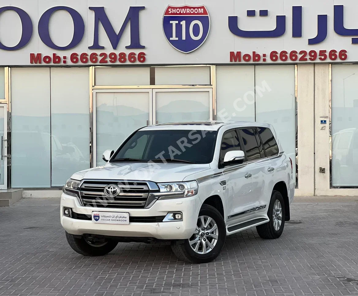 Toyota  Land Cruiser  VXR  2021  Automatic  90,000 Km  8 Cylinder  Four Wheel Drive (4WD)  SUV  White