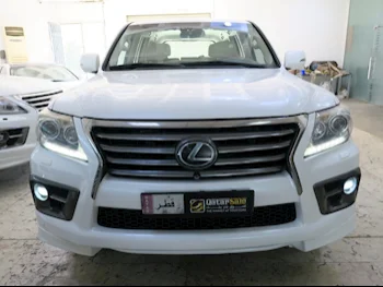 Lexus  LX  570  2015  Automatic  260,000 Km  8 Cylinder  Four Wheel Drive (4WD)  SUV  White