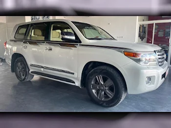 Toyota  Land Cruiser  GXR  2014  Automatic  129,000 Km  8 Cylinder  Four Wheel Drive (4WD)  SUV  White