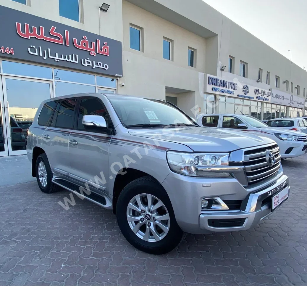 Toyota  Land Cruiser  GXR  2018  Automatic  219,000 Km  8 Cylinder  Four Wheel Drive (4WD)  SUV  Silver