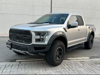 Ford  Raptor  SVT  2017  Automatic  44٬000 Km  6 Cylinder  Four Wheel Drive (4WD)  Pick Up  Silver  With Warranty