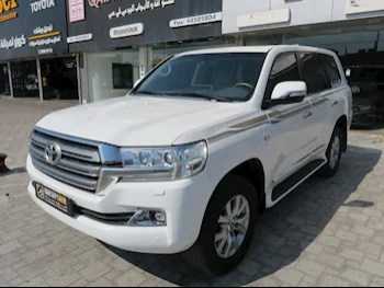 Toyota  Land Cruiser  VXR  2018  Automatic  165,000 Km  8 Cylinder  Four Wheel Drive (4WD)  SUV  White