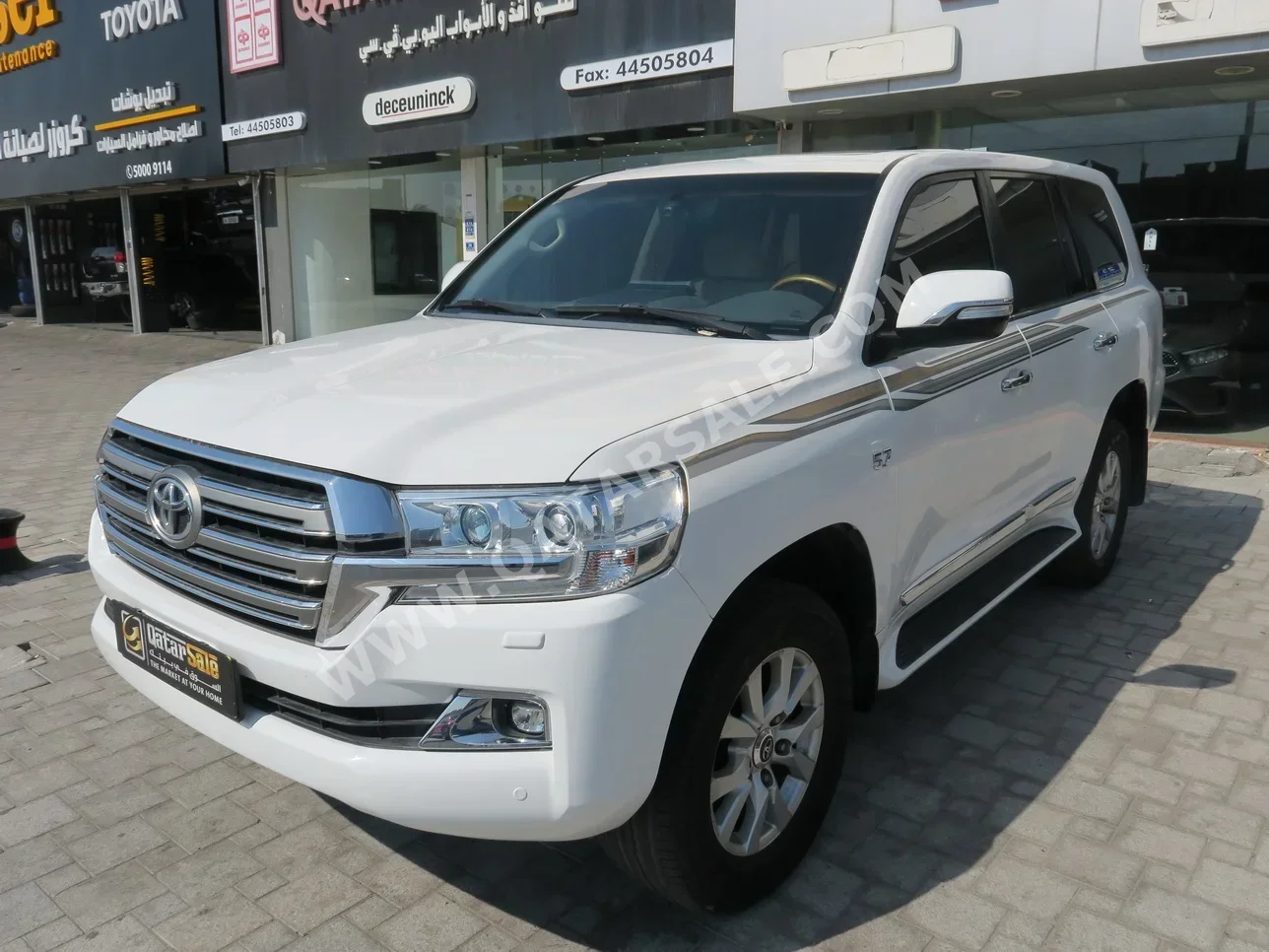 Toyota  Land Cruiser  VXR  2018  Automatic  165,000 Km  8 Cylinder  Four Wheel Drive (4WD)  SUV  White