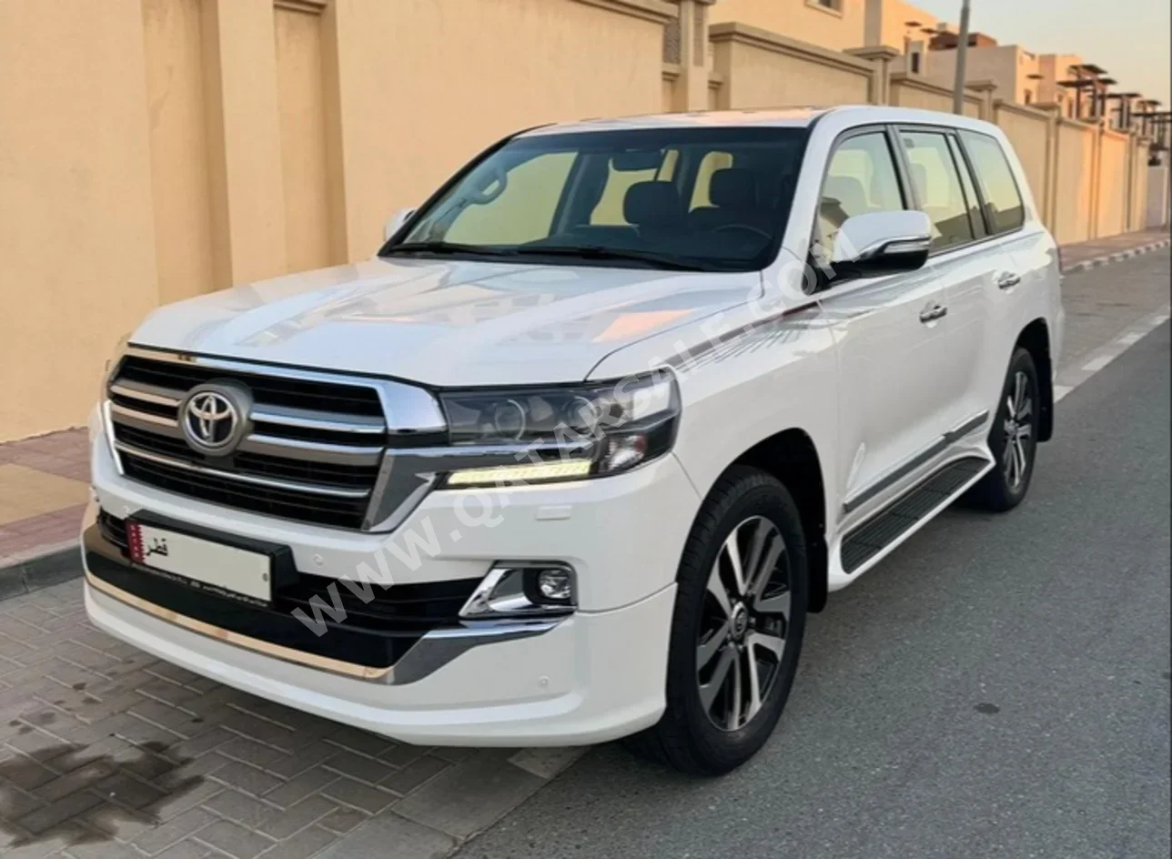 Toyota  Land Cruiser  GXR- Grand Touring  2019  Automatic  183,000 Km  8 Cylinder  Four Wheel Drive (4WD)  SUV  White