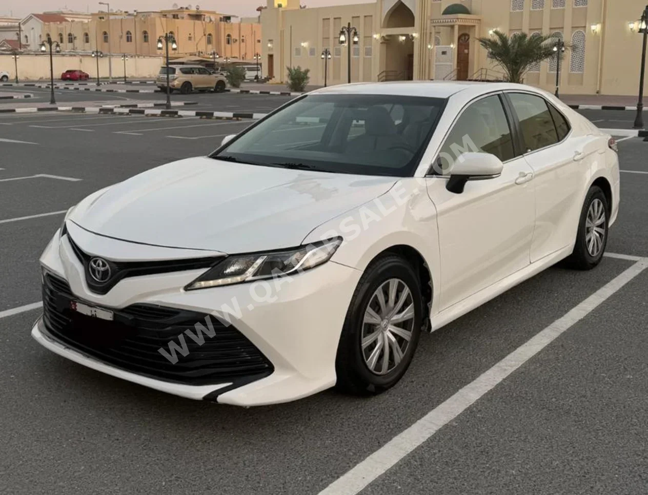 Toyota  Camry  2018  Automatic  160,000 Km  4 Cylinder  Front Wheel Drive (FWD)  Sedan  White