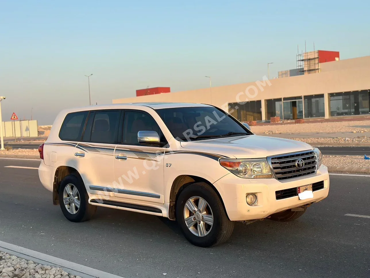 Toyota  Land Cruiser  VXR  2014  Automatic  390,000 Km  8 Cylinder  Four Wheel Drive (4WD)  SUV  White