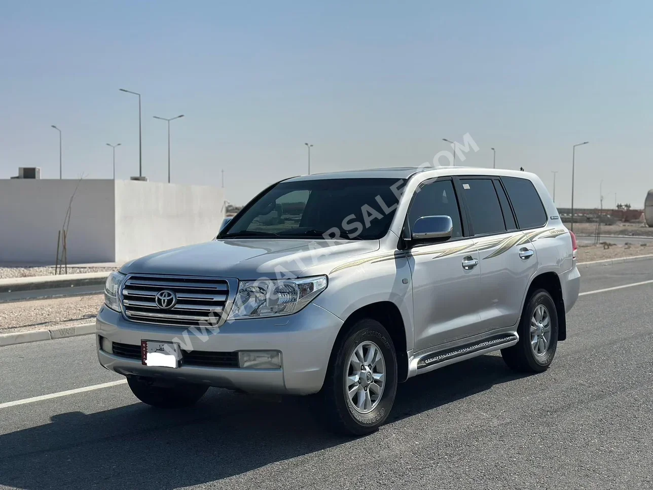 Toyota  Land Cruiser  GXR  2011  Automatic  440,000 Km  8 Cylinder  Four Wheel Drive (4WD)  SUV  Silver