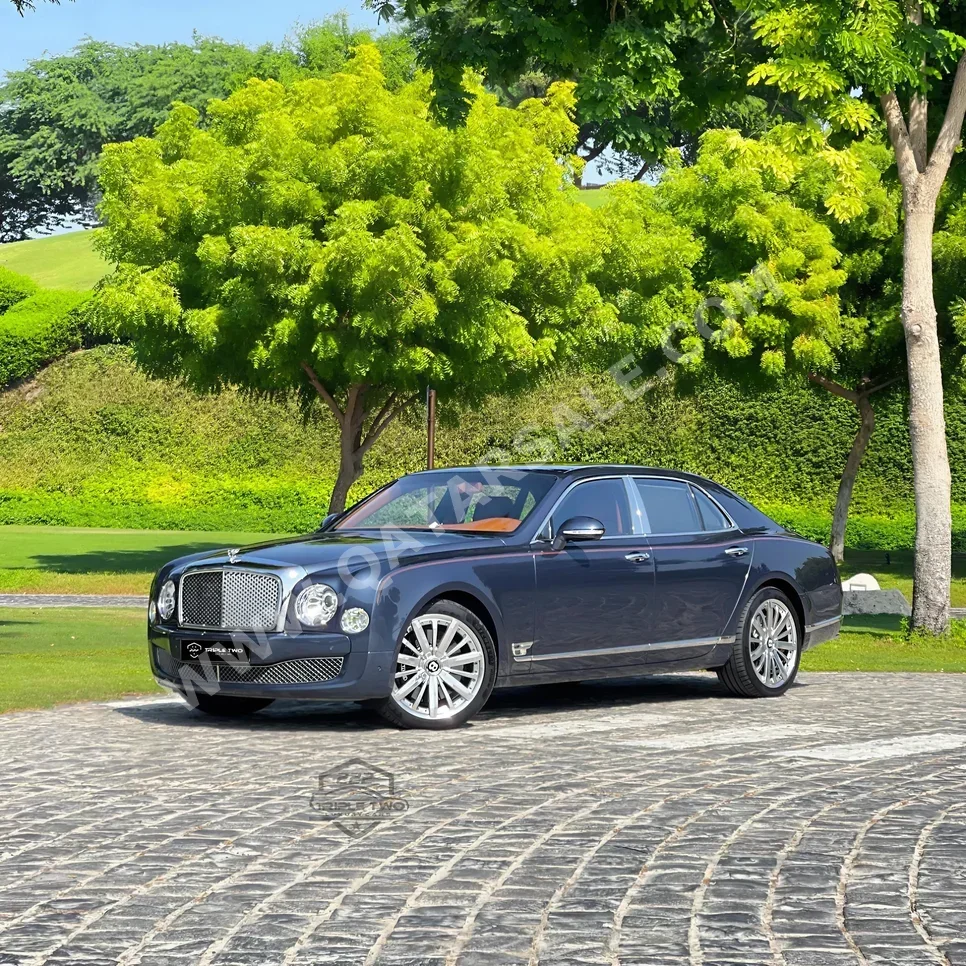 Bentley  Mulsanne  Mulliner  2013  Automatic  34,000 Km  12 Cylinder  All Wheel Drive (AWD)  Sedan  Gray