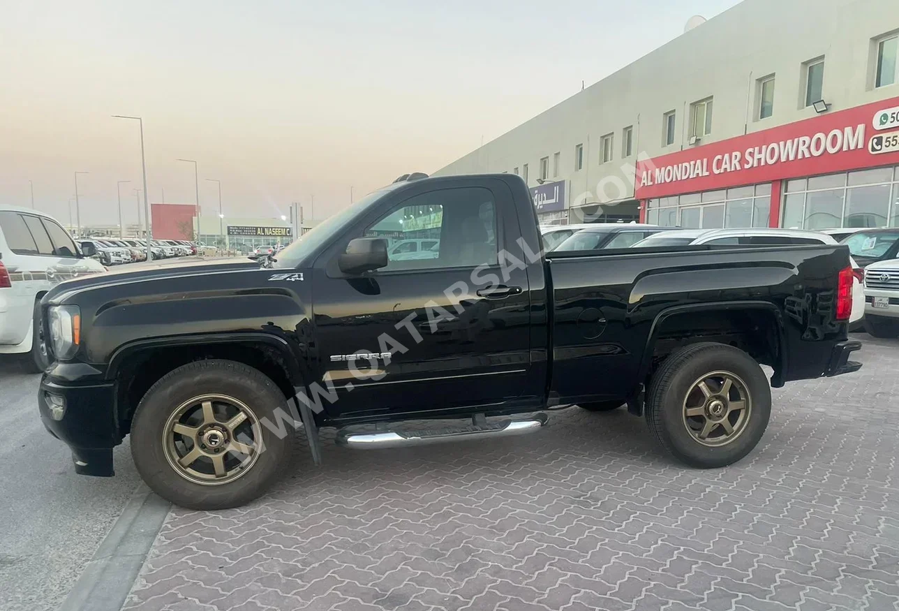 GMC  Sierra  Z71  2016  Automatic  141,000 Km  8 Cylinder  Four Wheel Drive (4WD)  Pick Up  Black