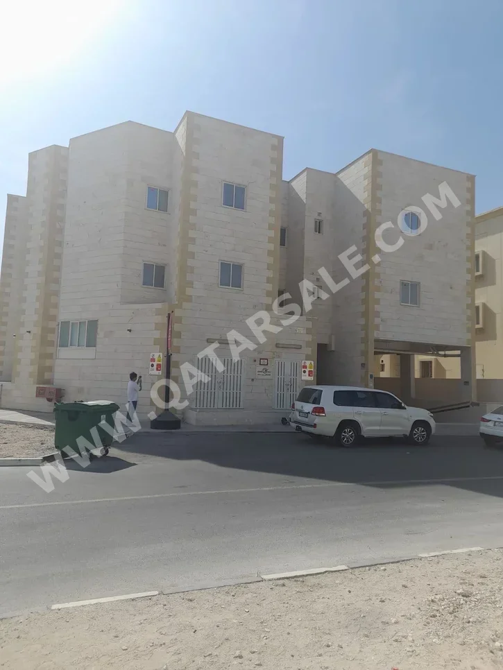 Buildings, Towers & Compounds - Family Residential  - Doha  - Fereej New Al Hitmi  For Sale