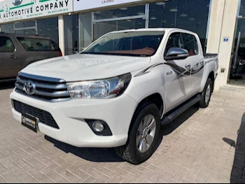 Toyota  Hilux  SR5  2017  Automatic  97,000 Km  4 Cylinder  Four Wheel Drive (4WD)  Pick Up  White