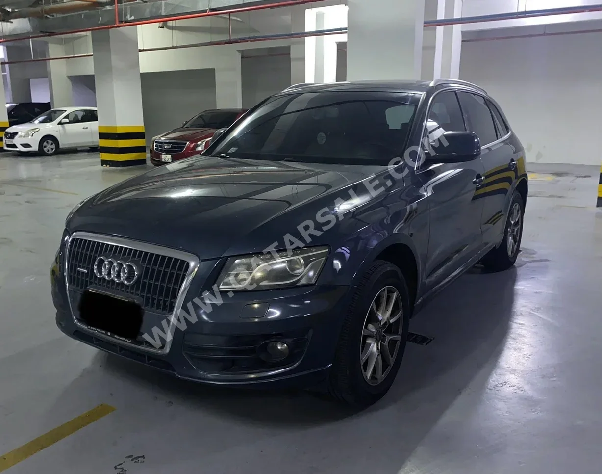 Audi  Q5  2.0 T  2011  Automatic  160,000 Km  4 Cylinder  Front Wheel Drive (FWD)  SUV  Gray