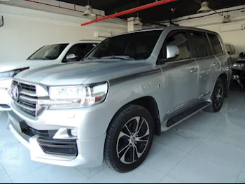 Toyota  Land Cruiser  VXR  2020  Automatic  82,000 Km  8 Cylinder  Four Wheel Drive (4WD)  SUV  Silver