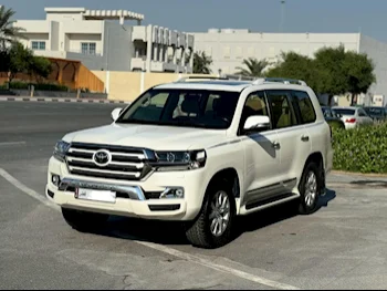 Toyota  Land Cruiser  GXR White Edition  2017  Automatic  80,000 Km  8 Cylinder  Four Wheel Drive (4WD)  SUV  Pearl