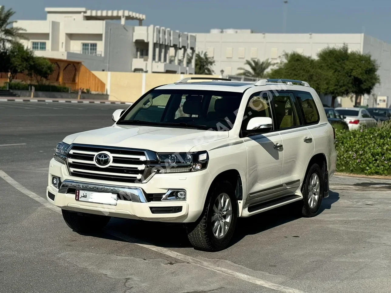 Toyota  Land Cruiser  GXR White Edition  2017  Automatic  80,000 Km  8 Cylinder  Four Wheel Drive (4WD)  SUV  Pearl