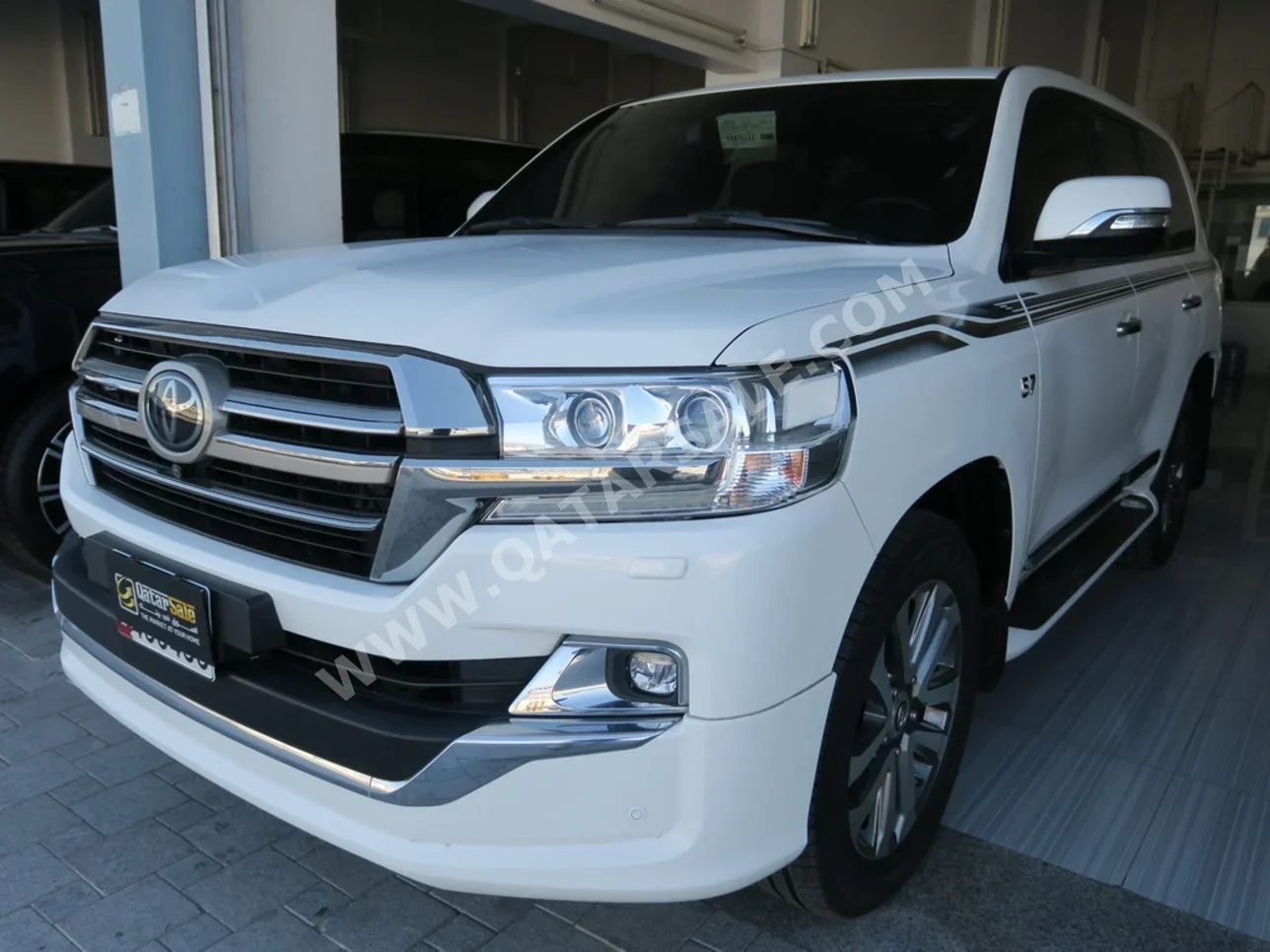 Toyota  Land Cruiser  VXR  2019  Automatic  116,000 Km  8 Cylinder  Four Wheel Drive (4WD)  SUV  White