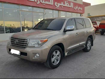 Toyota  Land Cruiser  VXR  2014  Automatic  216,000 Km  8 Cylinder  Four Wheel Drive (4WD)  SUV  Beige