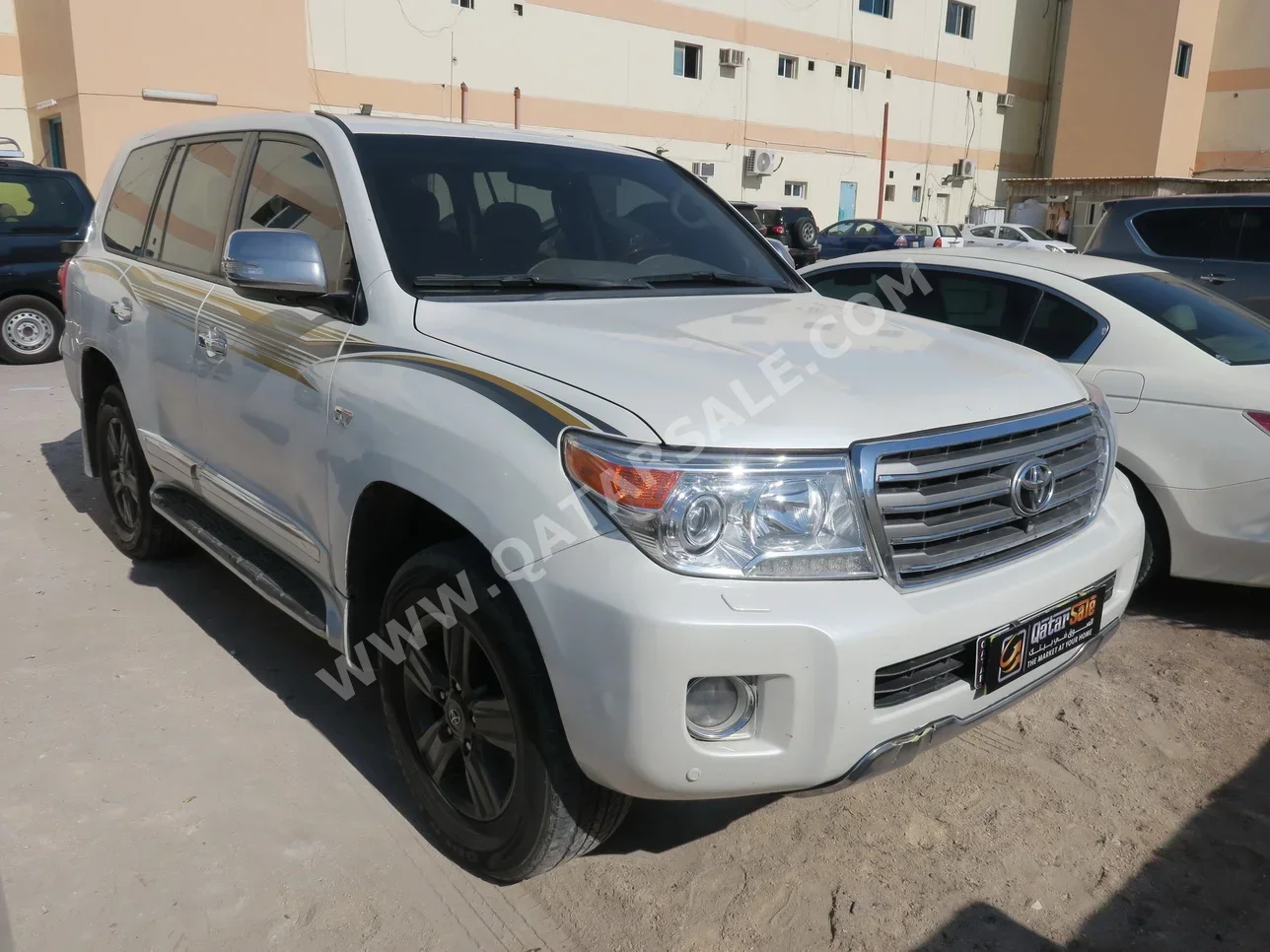 Toyota  Land Cruiser  VXR  2013  Automatic  400,000 Km  8 Cylinder  Four Wheel Drive (4WD)  SUV  White