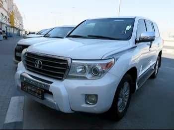 Toyota  Land Cruiser  GXR  2014  Automatic  408,000 Km  8 Cylinder  Four Wheel Drive (4WD)  SUV  White