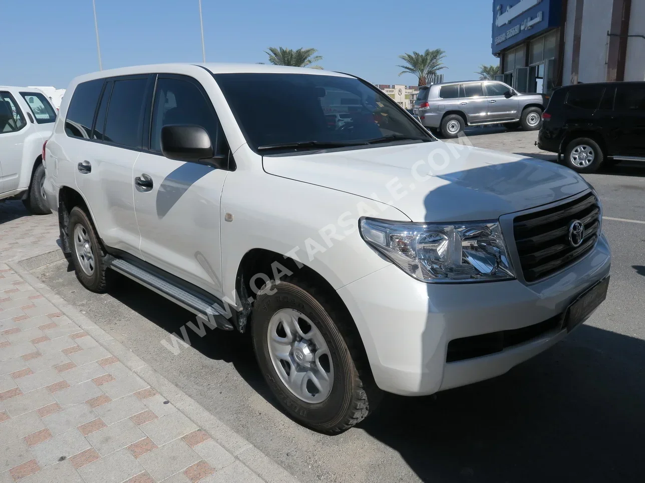 Toyota  Land Cruiser  G  2010  Automatic  419,000 Km  6 Cylinder  Four Wheel Drive (4WD)  SUV  White