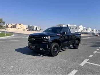 Chevrolet  Silverado  Trail Boss  2021  Automatic  85,000 Km  8 Cylinder  Four Wheel Drive (4WD)  Pick Up  Black