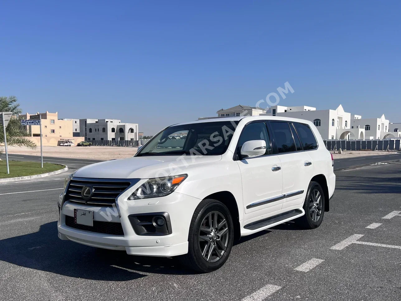 Lexus  LX  570  2015  Automatic  192,000 Km  8 Cylinder  Four Wheel Drive (4WD)  SUV  White