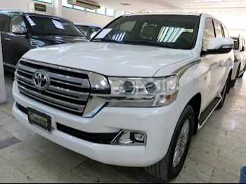 Toyota  Land Cruiser  VXR  2017  Automatic  183,000 Km  8 Cylinder  Four Wheel Drive (4WD)  SUV  White