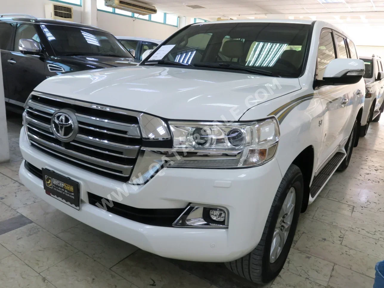 Toyota  Land Cruiser  VXR  2017  Automatic  183,000 Km  8 Cylinder  Four Wheel Drive (4WD)  SUV  White