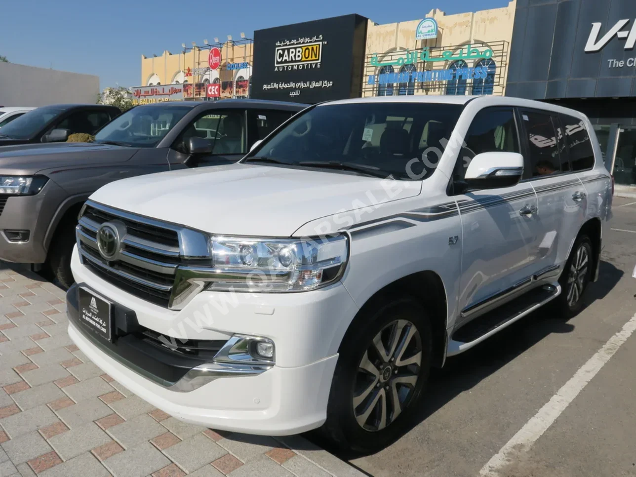 Toyota  Land Cruiser  VXR  2019  Automatic  100,000 Km  8 Cylinder  Four Wheel Drive (4WD)  SUV  White