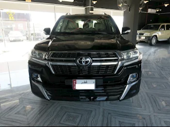 Toyota  Land Cruiser  VXR- Grand Touring S  2018  Automatic  150,000 Km  8 Cylinder  Four Wheel Drive (4WD)  SUV  Black