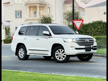 Toyota  Land Cruiser  GXR  2018  Automatic  84,000 Km  8 Cylinder  Four Wheel Drive (4WD)  SUV  White