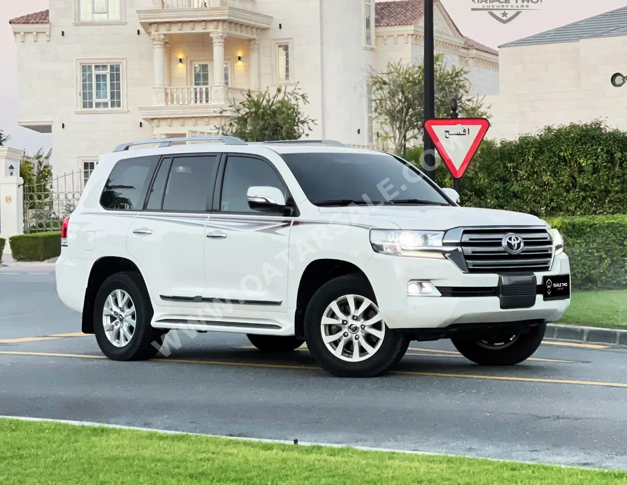 Toyota  Land Cruiser  GXR  2018  Automatic  84,000 Km  8 Cylinder  Four Wheel Drive (4WD)  SUV  White