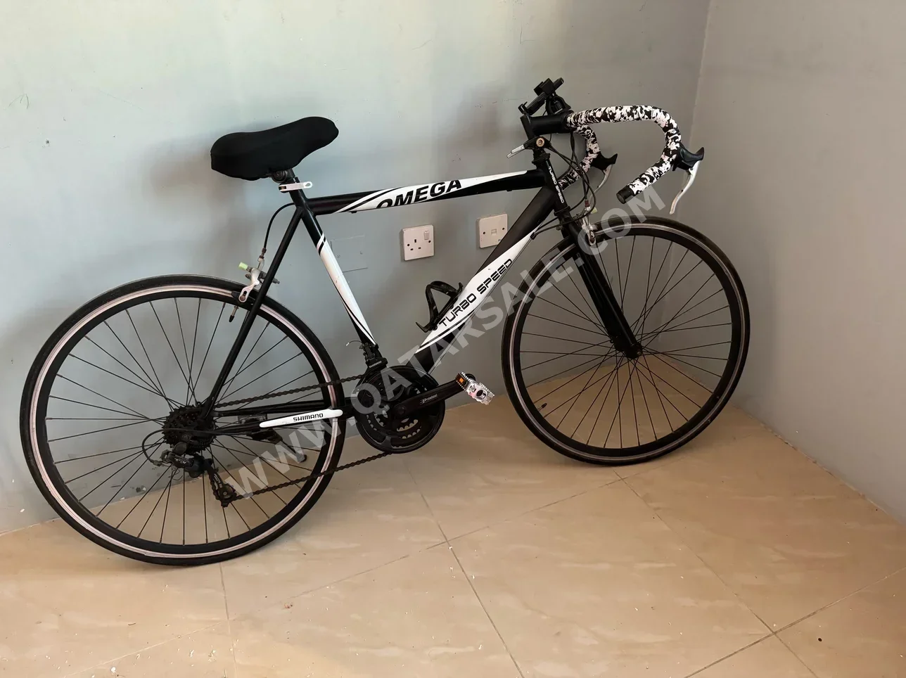 Road Bicycle  - Shimano  - Medium (17-18 inch)  - Black