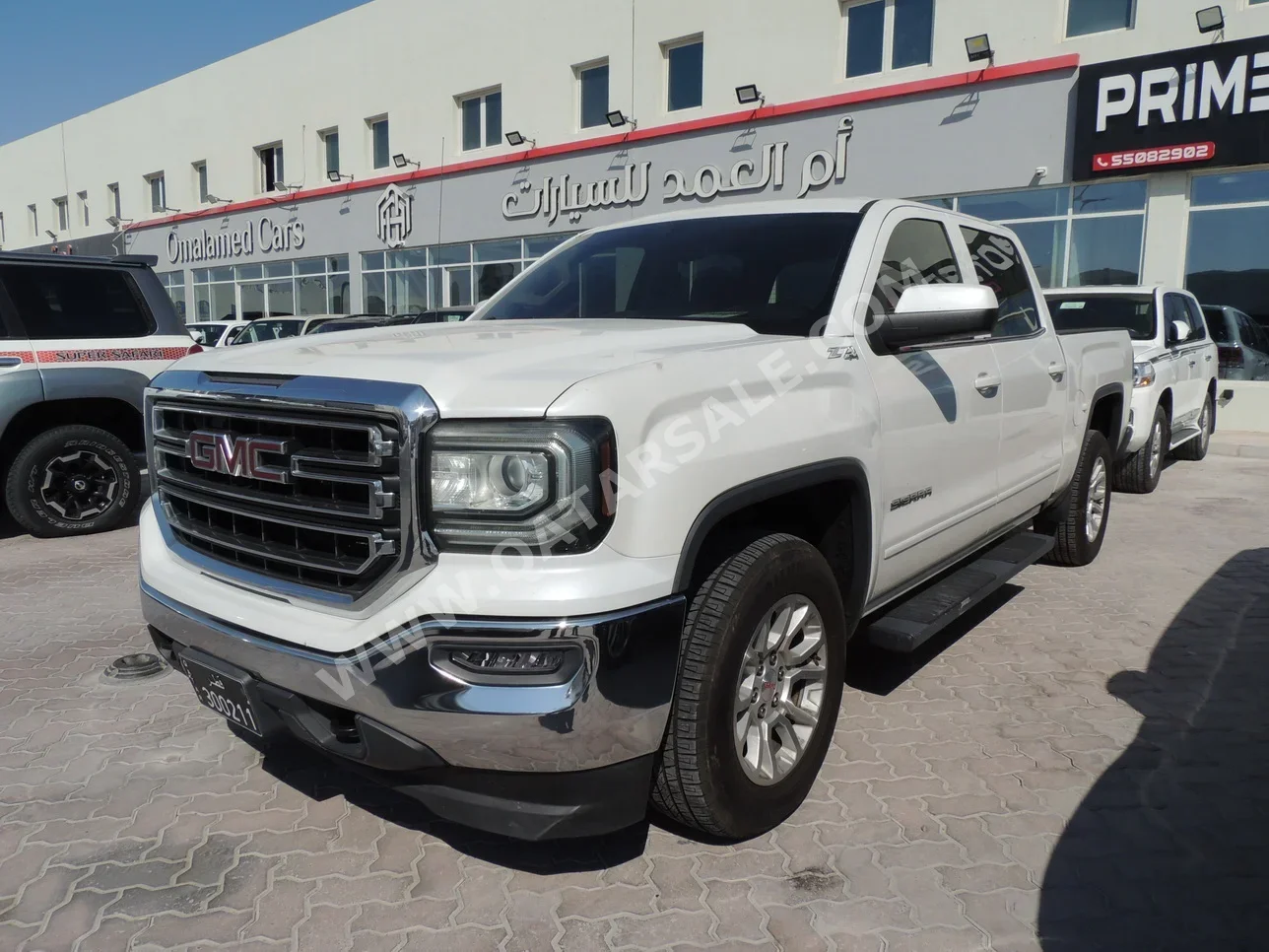 GMC  Sierra  SLE  2016  Automatic  169,000 Km  8 Cylinder  Four Wheel Drive (4WD)  Pick Up  White