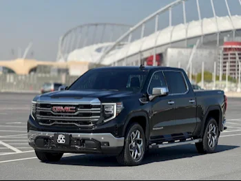 GMC  Sierra  SLT  2022  Automatic  54,000 Km  8 Cylinder  Four Wheel Drive (4WD)  Pick Up  Black  With Warranty