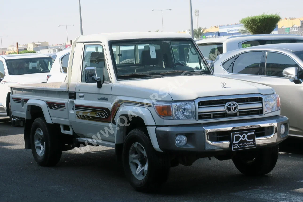 Toyota  Land Cruiser  LX  2021  Manual  130,000 Km  6 Cylinder  Four Wheel Drive (4WD)  Pick Up  White