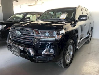 Toyota  Land Cruiser  GXR Black Edition  2017  Automatic  180,000 Km  8 Cylinder  Four Wheel Drive (4WD)  SUV  Black