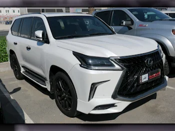 Lexus  LX  570  2016  Automatic  200,000 Km  8 Cylinder  Four Wheel Drive (4WD)  SUV  White