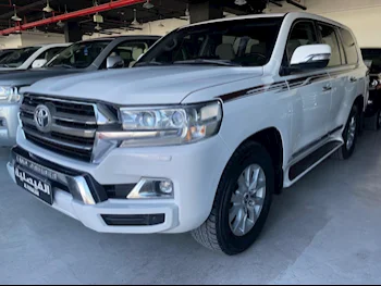 Toyota  Land Cruiser  GXR  2020  Automatic  121,000 Km  8 Cylinder  Four Wheel Drive (4WD)  SUV  White